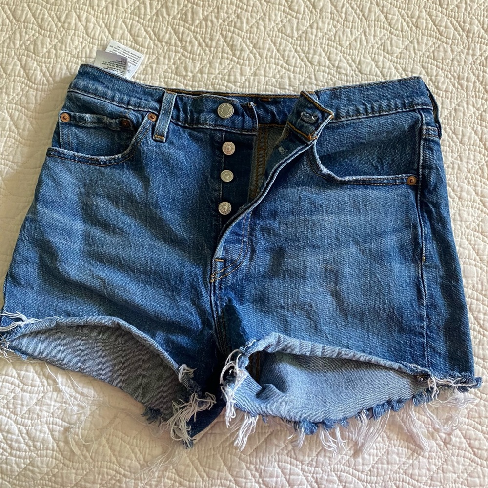Levi’s 501 denim shorts sz 28